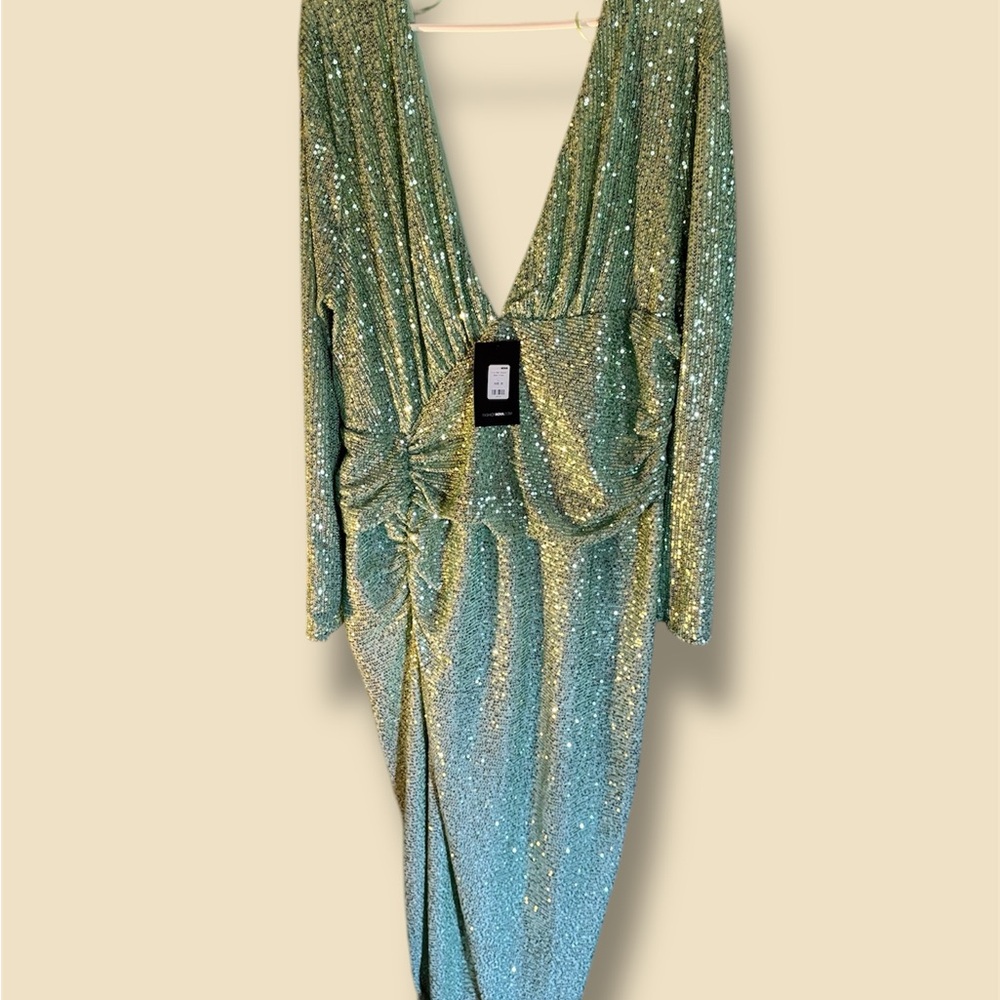 Fashion Nova Green Plunge Long Sleeve Dress